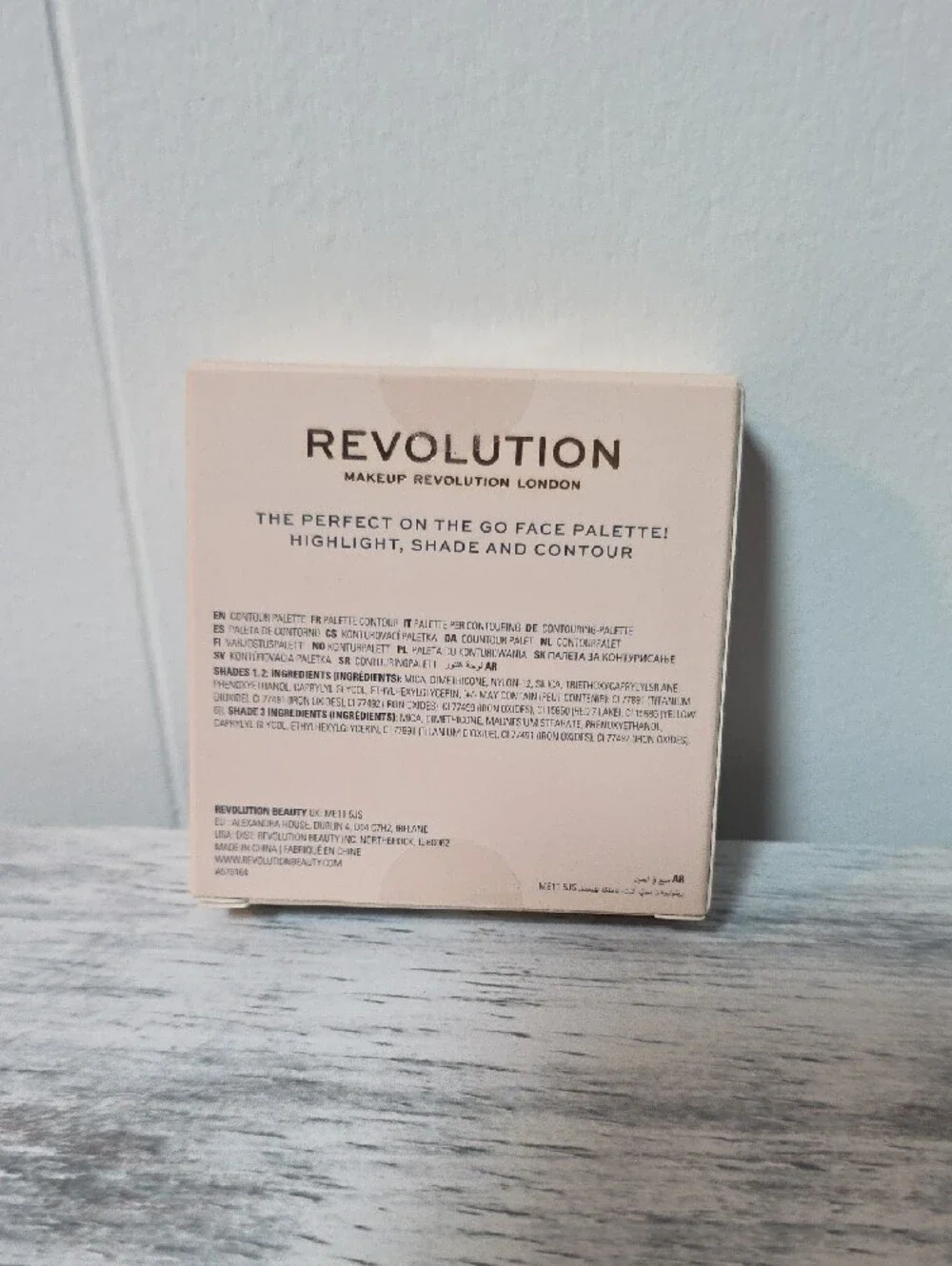 Revolution Contour Powder‎ Compact - Medium - Brown, Dark Brown, Champagne